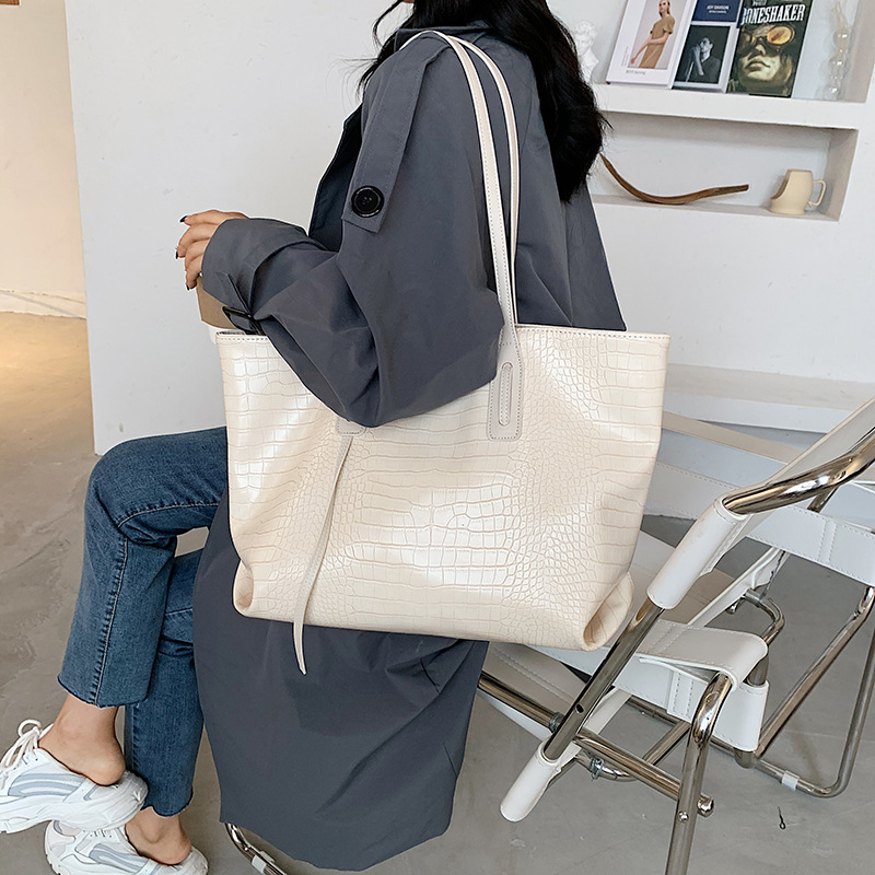 Túi Đeo Vai JASMIN NOIR Có Sức Chứa Lớn Họa Tiết Da Cá Sấu Hợp Thời Trang