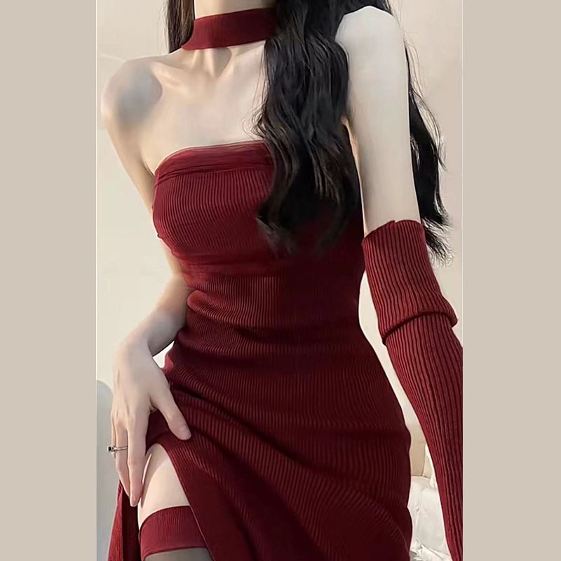 Đầm Cổ Yếm Dáng Dài Xẻ Tà Màu Đỏ Rượu Thời Trang Thu Đông Cho Nữ