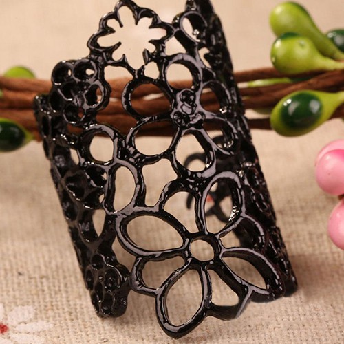 Nhẫn bản rộng chạm khắc hình hoa cho nữ