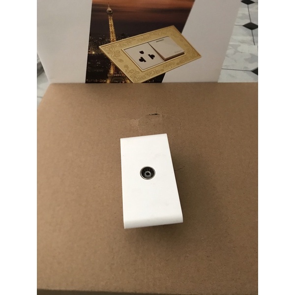 Hạt ăngten tràn viền lắp đặt với mặt đồng bộ hàng cao cấp bảo hành 2 năm 1 đổi 1
