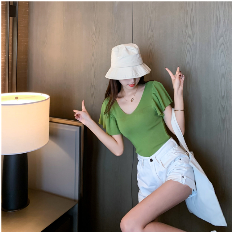 Áo thun gân dáng ôm cổ chữ V quyến rũ