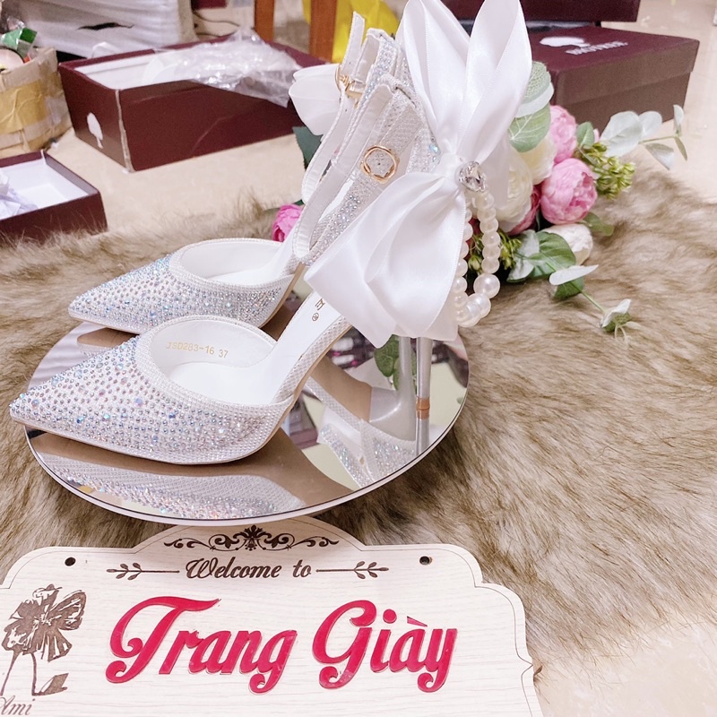 GIÀY CƯỚI CÓ QUAI NƠ NGỌC THẢ ĐÍNH ĐÁ CÓ SẴN