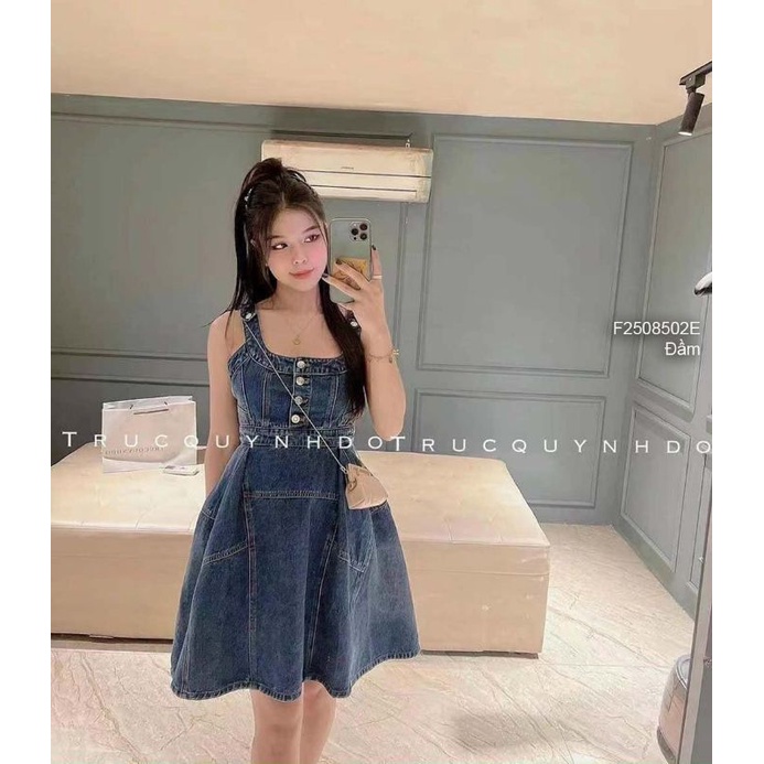 Đầm jean vân nổi 2 dây 2 túi hoa 0708