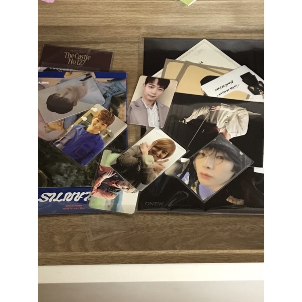 Thẻ ảnh và goods nhóm nhạc SHINee và hơi nhiều Onew