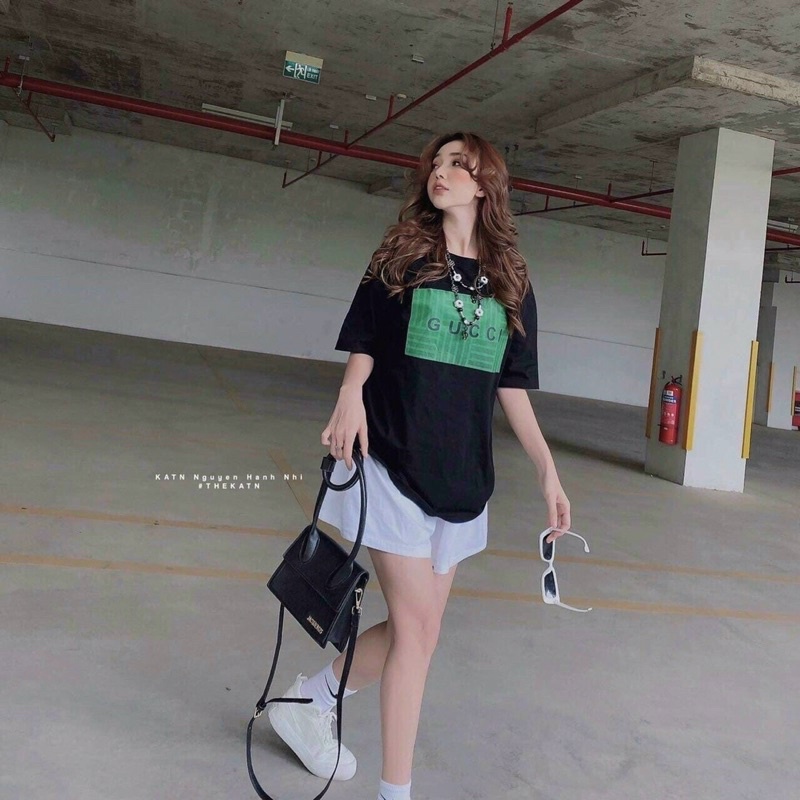 Áo phông gucci in nền xanh