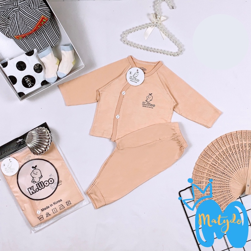 Quần áo sơ sinh bé trai bé gái mùa hè thu giá rẻ đồ sơ sinh cho bé Kwoo chéo pha cúc xà cừ SS02-1