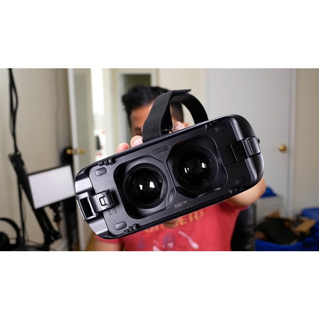 Kính thực tế ảo  Samsung Gear VR3 - R325  Hàng chính hãng