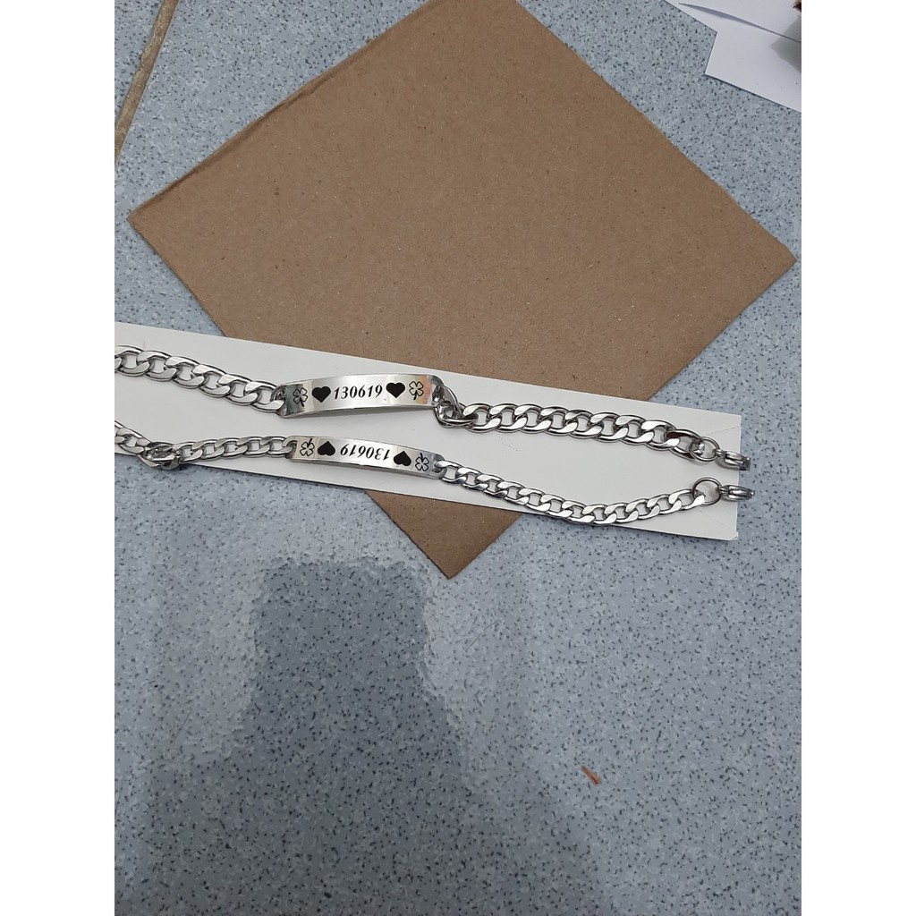 Lắc tay cặp đôi in tên theo yêu cầu nam nữ titan cao cấp