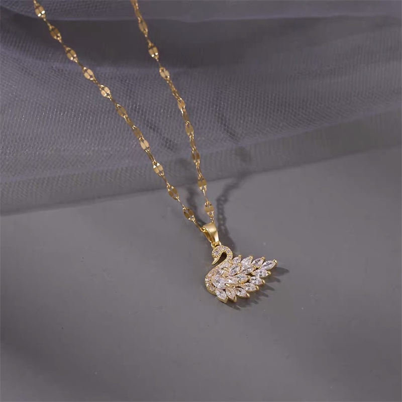 Hàng có sẵn Dây chuyền titan mạ vàng 18K mặt thiên nga dạ quang xu hướng thời trang cho nữ