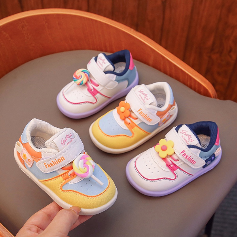 Giày Thể Thao Quai Dán Đế Mềm Thoải Mái Hình Kẹo Mút Đính Hoa Đáng Yêu Dành Cho Trẻ Em 0-3 Tuổi