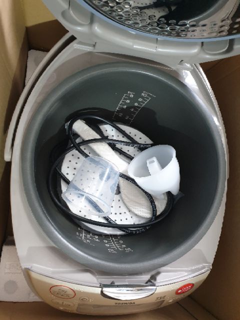 Nồi cơm điện cao tần Toshiba 1.8 lít RC-18RH(CG)- Trưng Bày | BigBuy360 - bigbuy360.vn