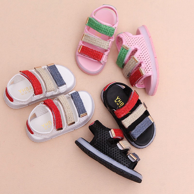 Giày sandal có đèn LED hiện đại cho bé gái