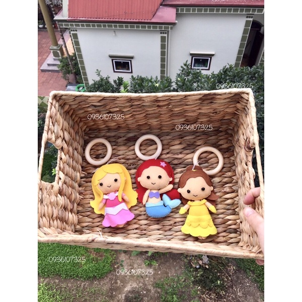 Đồ chơi treo kệ chữ A, đồ chơ treo nôi hình công chúa.