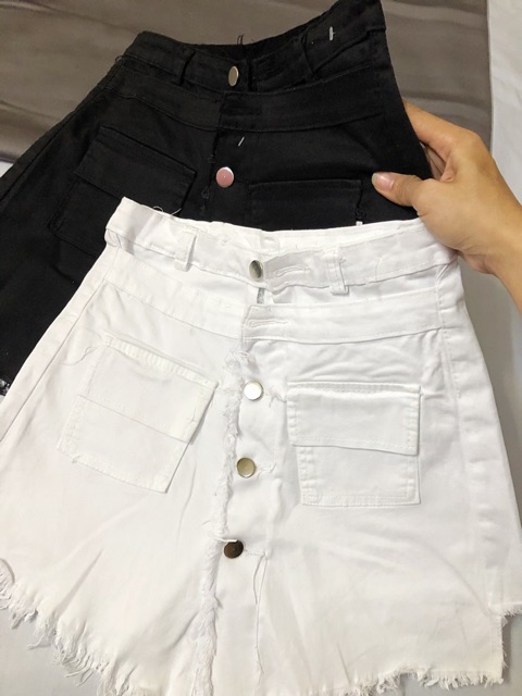 Chân váy có quần lưng cao phối nút | BigBuy360 - bigbuy360.vn