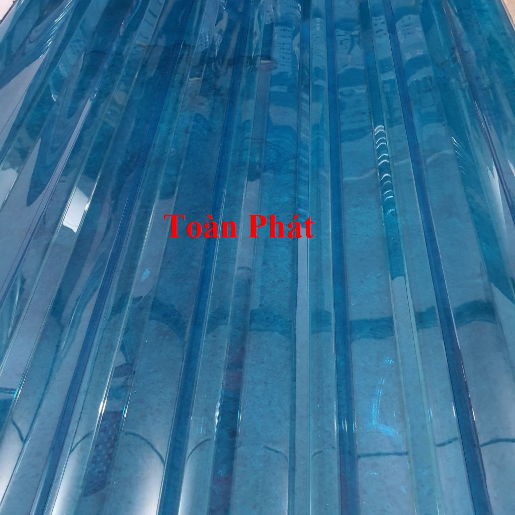 Khổ rộng 1.05m x dài 1m ) Tôn nhựa Poly MÀU XANH dạng sóng lấy sáng