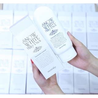 KEM TẮM TRẮNG MẶT VÀ TOÀN THÂN SNOW WHITE