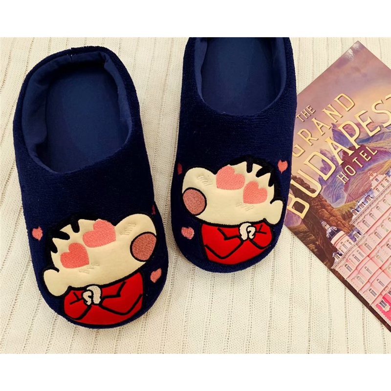 Dép Bông Đi Trong Nhà Chống Trượt Hình Cậu Bé Bút Chì Shin Dễ Thương