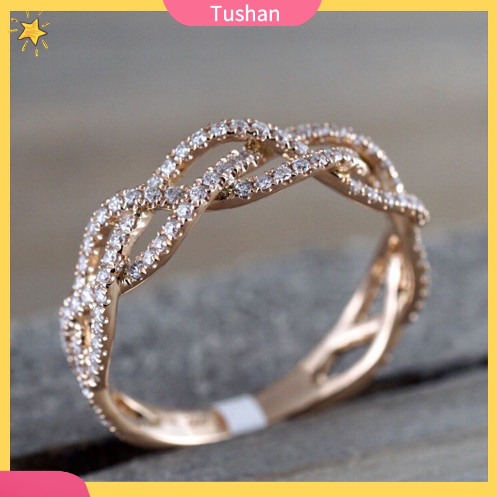 Nhẫn cưới đính đá tinh tế nhẹ nhàng