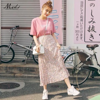 Set áo phông hồng chân váy hoa