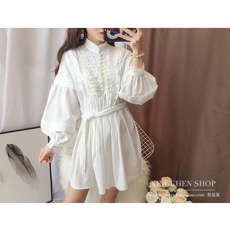 Áo sơ mi trắng dáng dài tay phồng cổ ren đính nút ngọc siu xinh