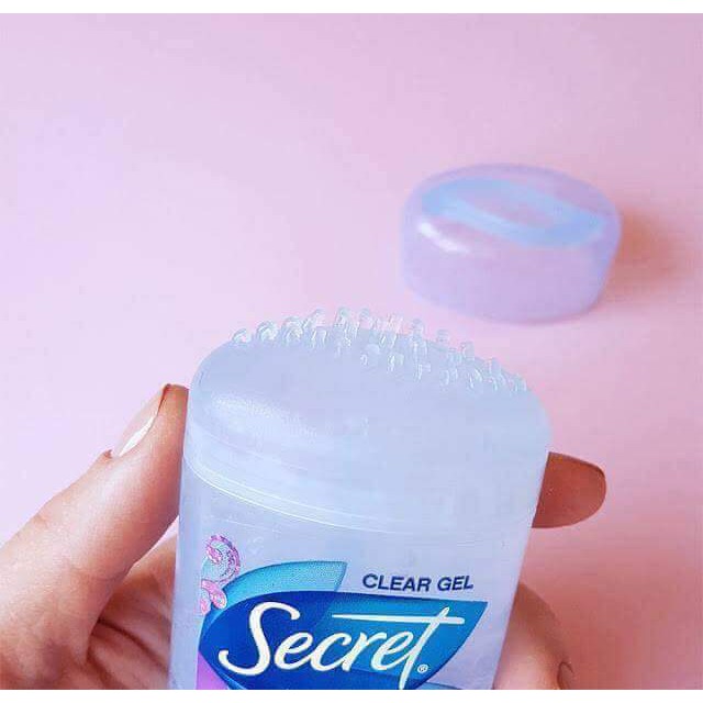 Lăn khử mùi Secret Outlast Sweat & Odor Completely Clean 73g