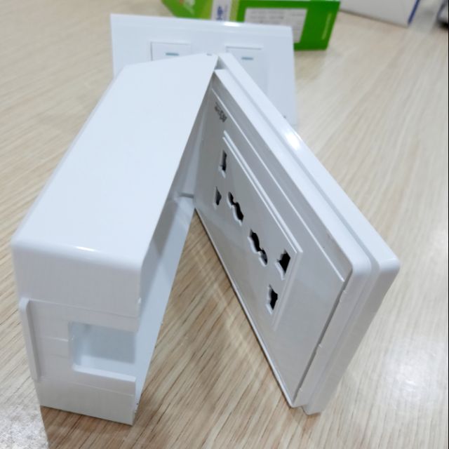 Bộ ổ căm đôi đa năng có màn che mưa ADchip