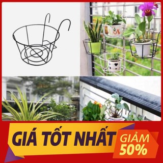 Giỏ sắt treo chậu cây ban công, hàng rào