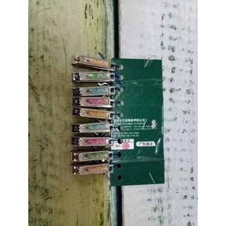 Bấm Cắt móng tay cho bé