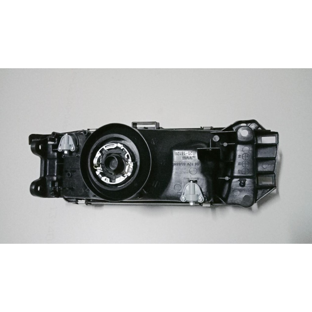 Đèn pha Mazda 323 đời 1995-1997 -tặng vòng xoay hương hoa
