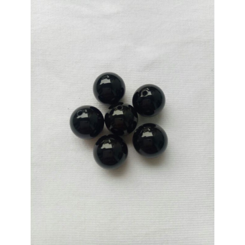 Hạt màu đen làm vòng handmade
