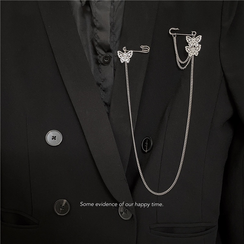 Ghim cài áo nữ hình bướm phối chuỗi xích thời trang