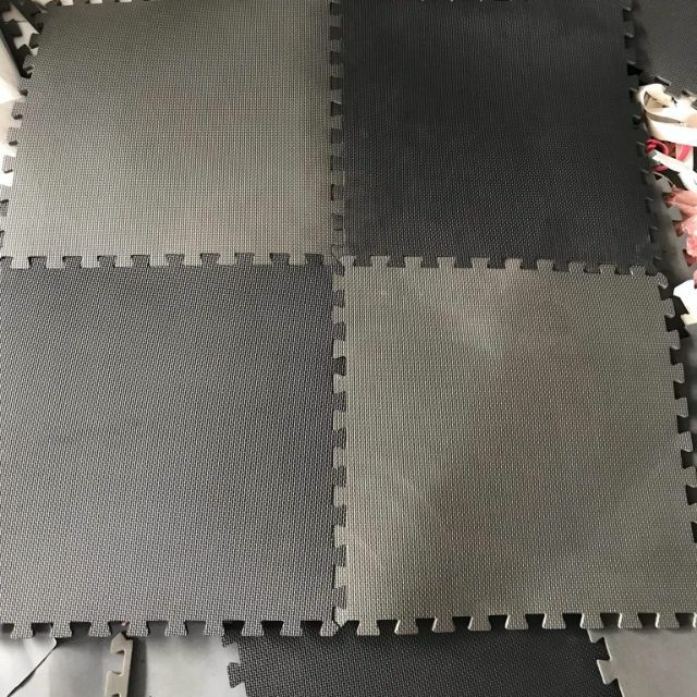 Sale Thảm xốp 60×60×1cm màu đen và xám tối