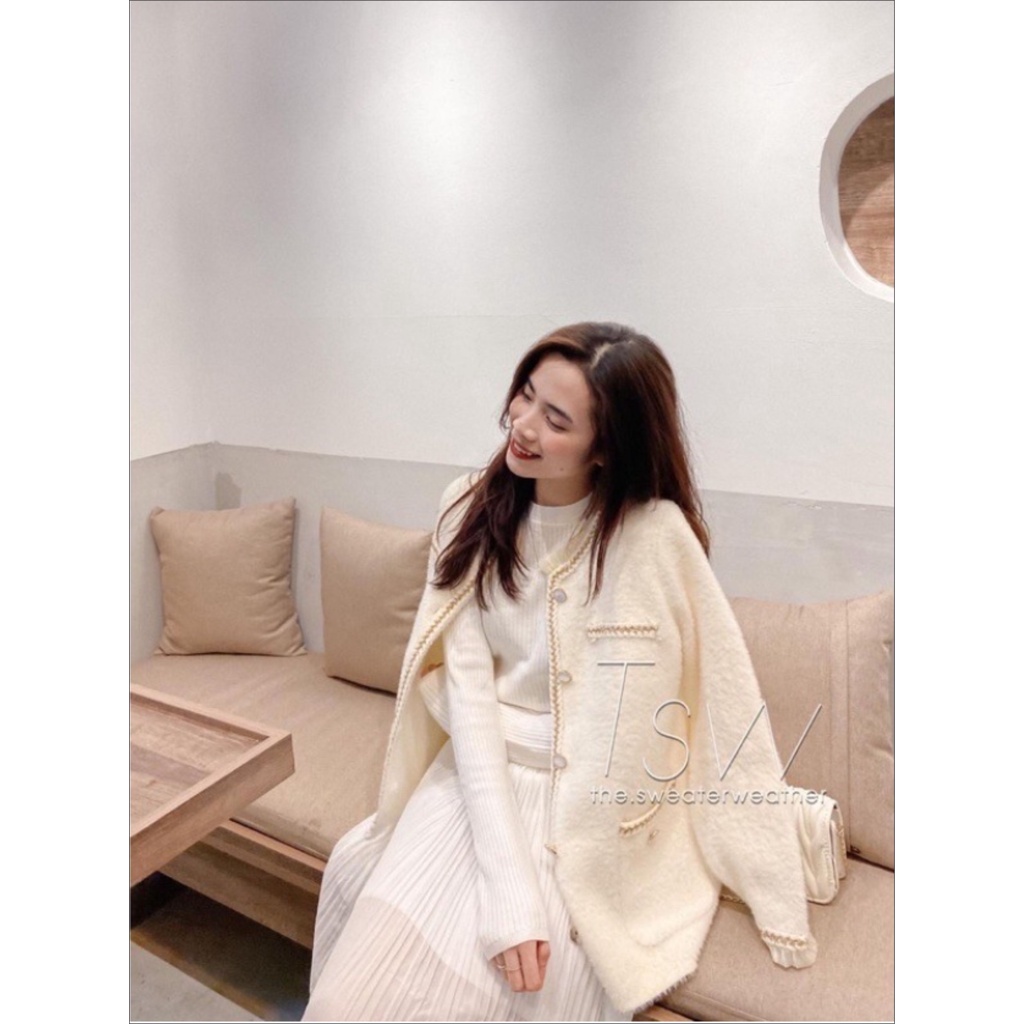 Áo khoác len lông Thảo chi tiểu thư sang chảnh, áo khoác lông thỏ min màng, rất dày dặn và ấm áp.