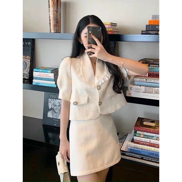 Set Áo Cổ Vest Viền Ren Và Chân Váy Chữ A