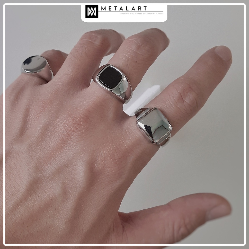 Nhẫn signet mặt vuông unisex, chất liệu thép titan nguyên khối (lòng nhẫn đúc đặc)