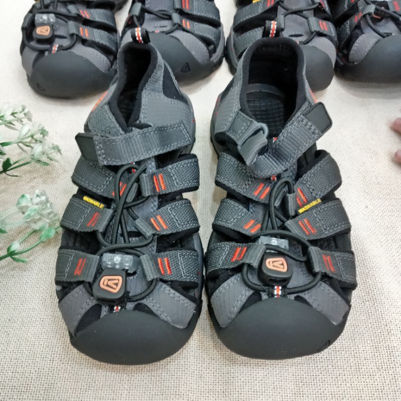 giày Sandal rọ bé trai xám đen