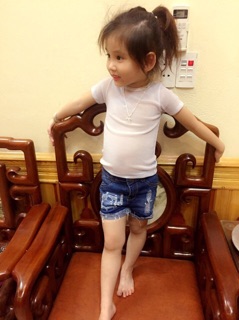 Quần jeans bé gái