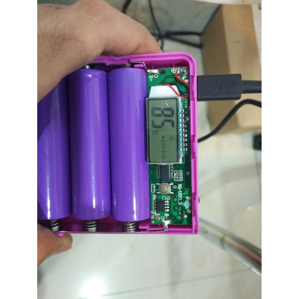 Box sạc dự phòng 8 cell LCD 2.1A