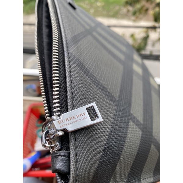Ví cầm tay Burberry da thật