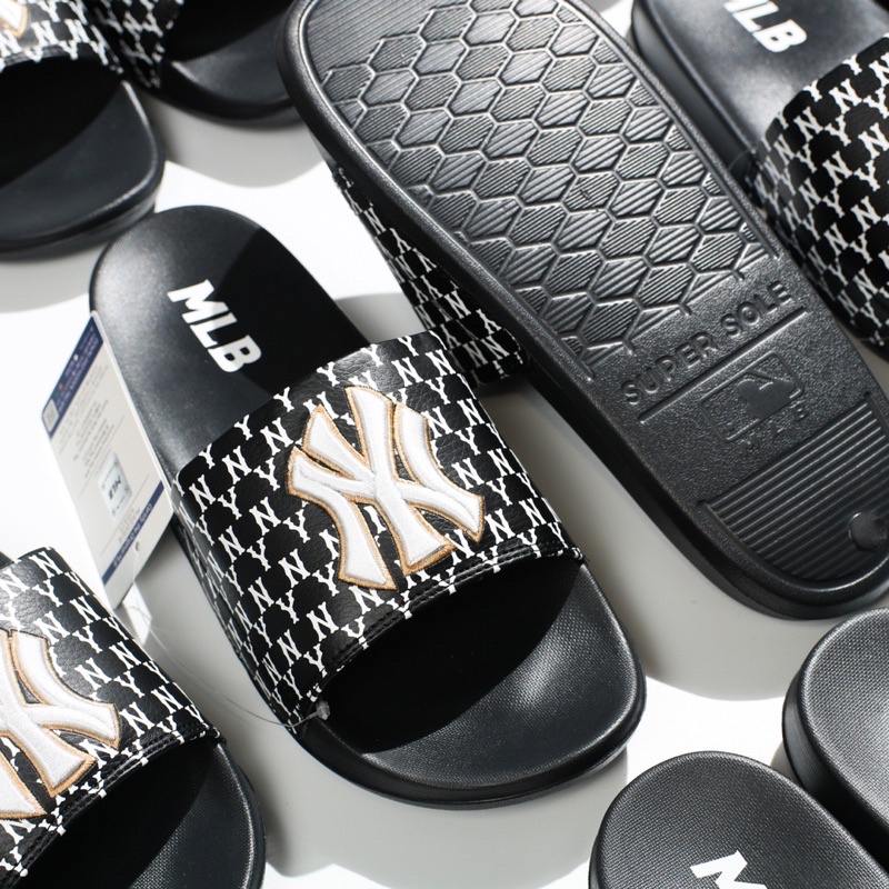 Dép Mickey ss2021 2 màu đen-trắng size nam-nữ hàng 1:1