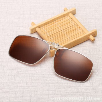 Kẹp kính râm cỡ vừa viên bạc + hộp bảo vệ | BigBuy360 - bigbuy360.vn