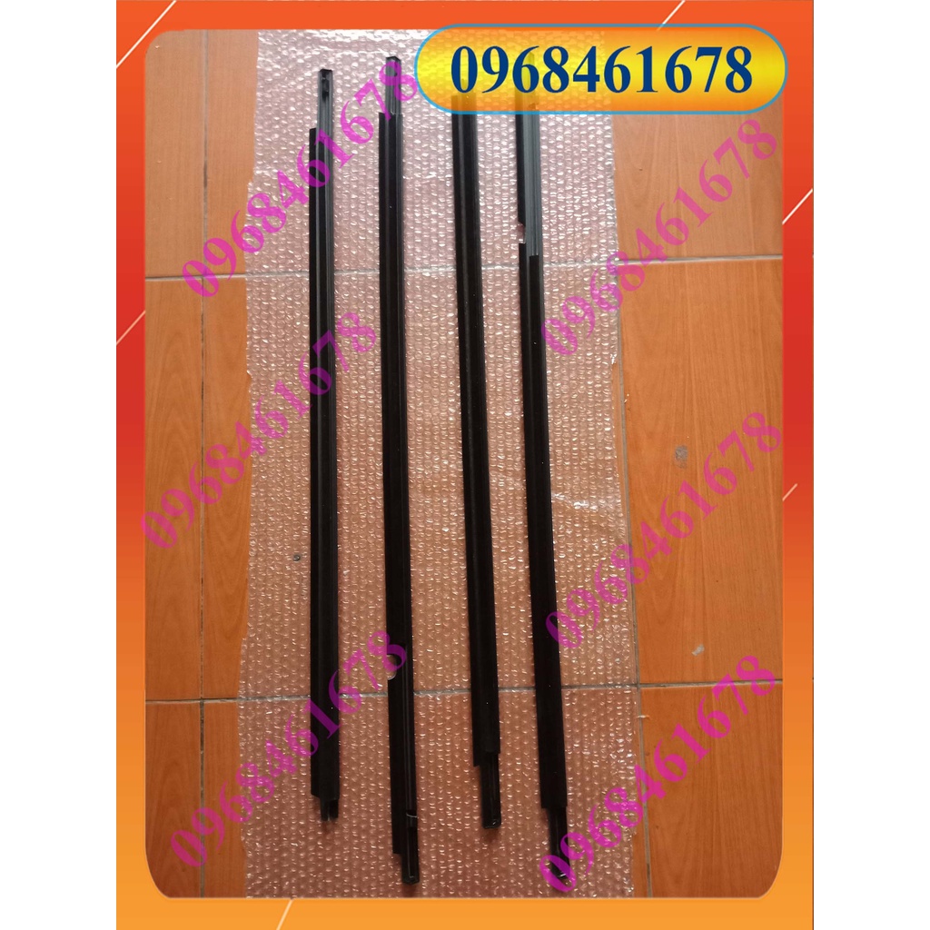 NẸP CHÂN KÍNH NGOÀI ALTIS 02-07, COROLLA J / Nẹp chân kính