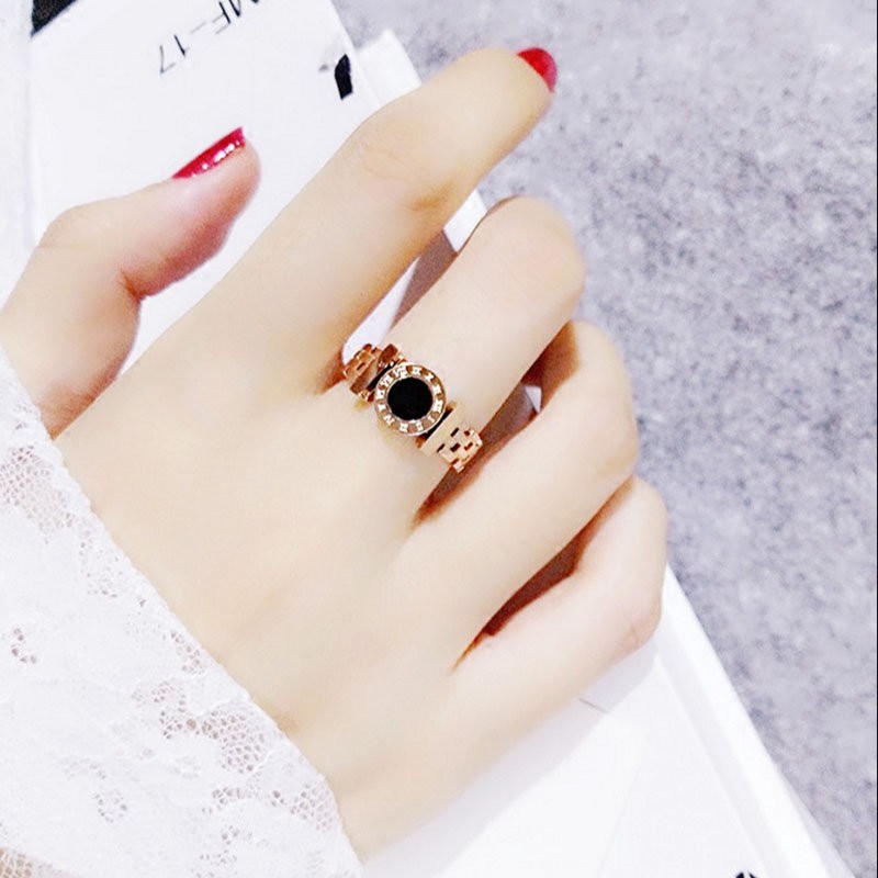 Nhẫn thép titan mạ màu vàng hồng khắc số la mã phong cách Hàn Quốc