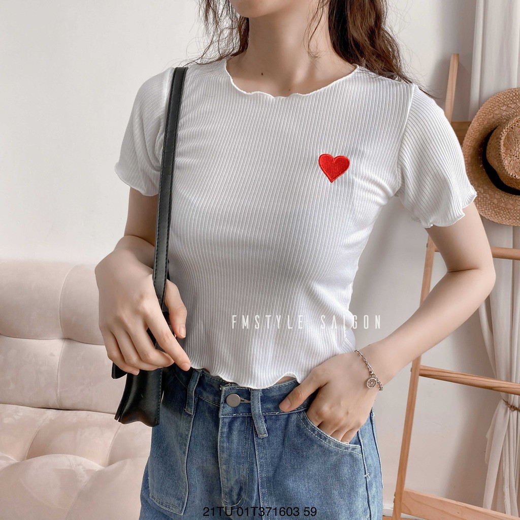 Áo thun tay ngắn THÊU TIM ulzzang thời trang nữ Fmstyle Saigon 21TU05T371902