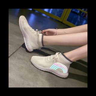 Sneaker phản quang cầu vồng
