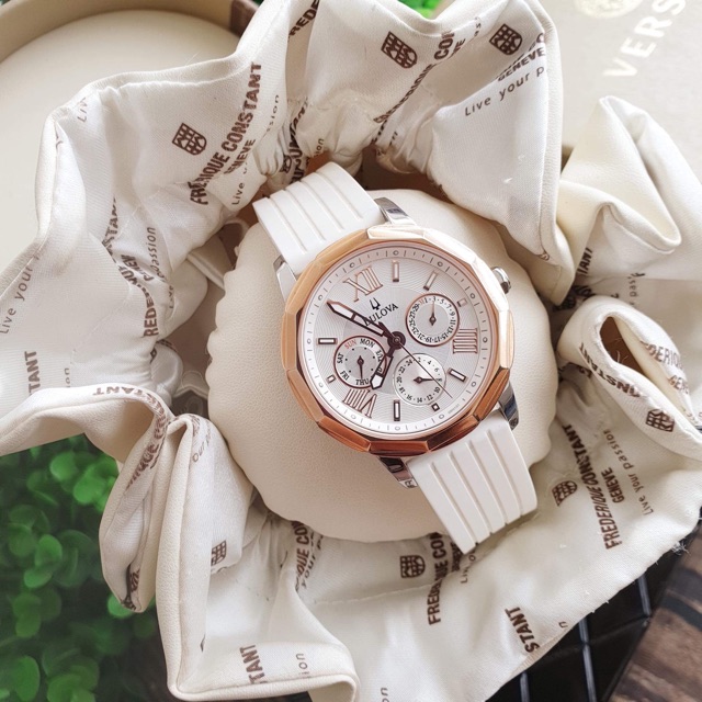 Đồng hồ nữ Bulova 98n101 dây Silicons mềm trắng khoẻ khoắn, trẻ trung