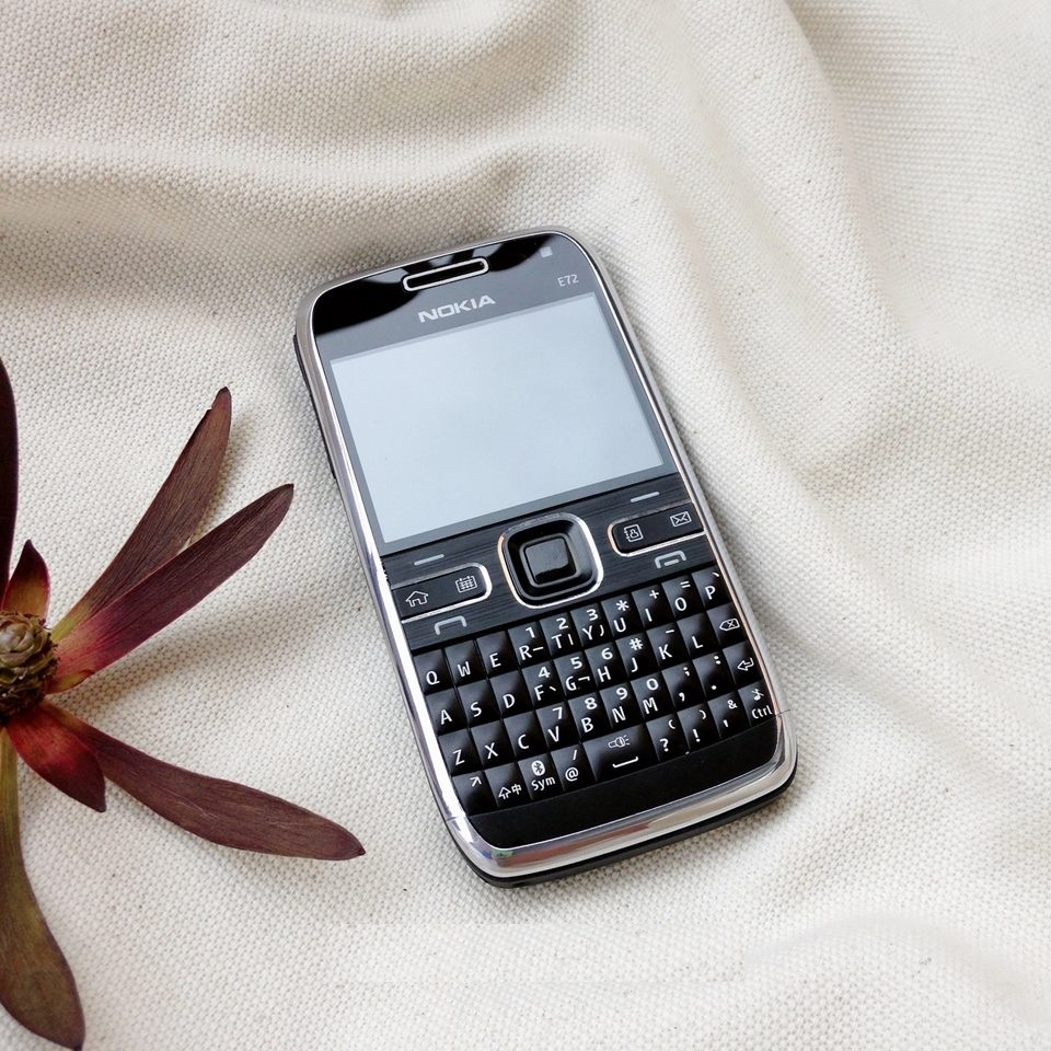 Điện Thoại Nokia E72 Wifi 3G Bảo Hành 12 Tháng Chơi Game online em