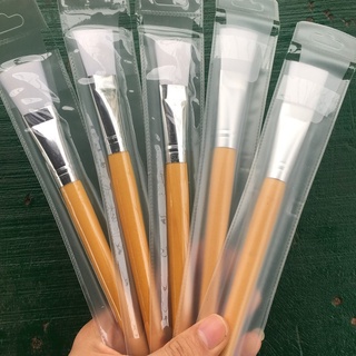 Cọ cán gỗ dùng đắp mặt nạ