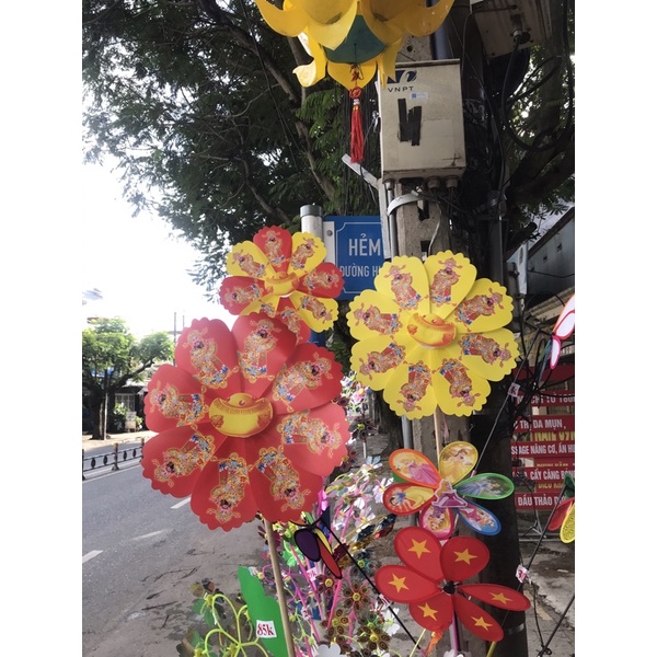 Chong chóng Thần Tài may mắn,  đem lại may mắn cho người bán hàng.