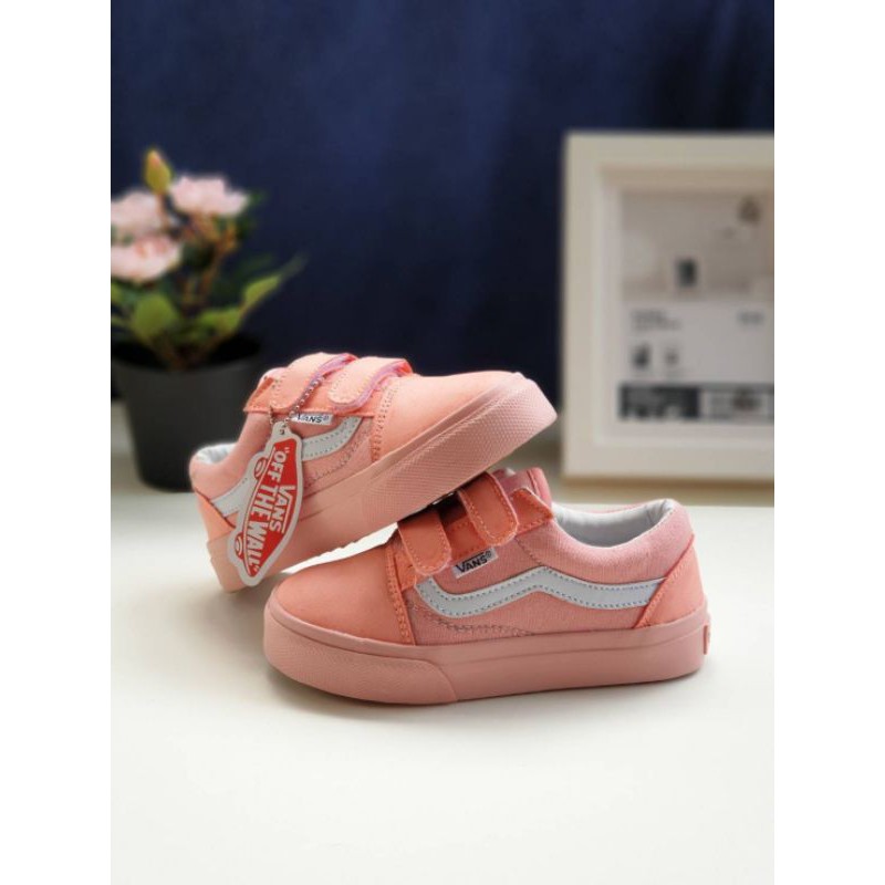 Giày bata Vans màu hồng thời trang năng động cho bé d1